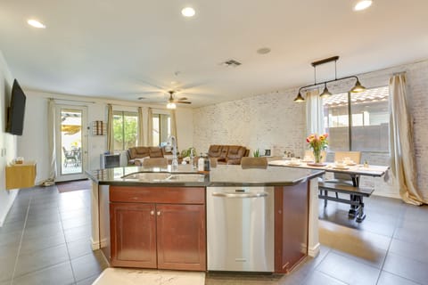 House (5 Bedrooms) | Interior