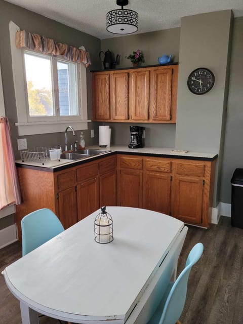 kitchen, dining table