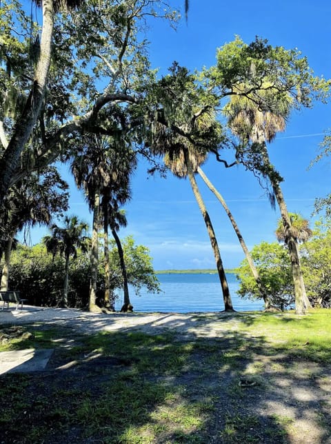 5 Minute walk to Abercrombie park 