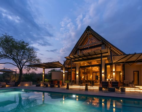 2 outdoor pools