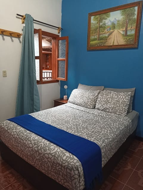 Deluxe Room | Laptop workspace, WiFi (free), bed sheets