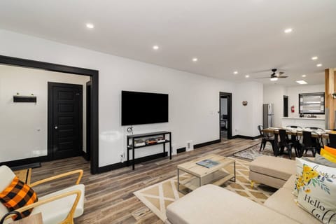 Living Room with a | 65-inch Smart TV || Books ||High Ceilings|