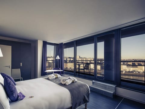 Privilege, Room, 1 Double Bed, Balcony | Minibar, in-room safe, desk, soundproofing