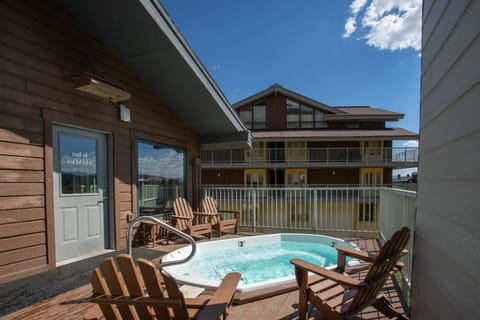 Hot Tubs& Clubhouse