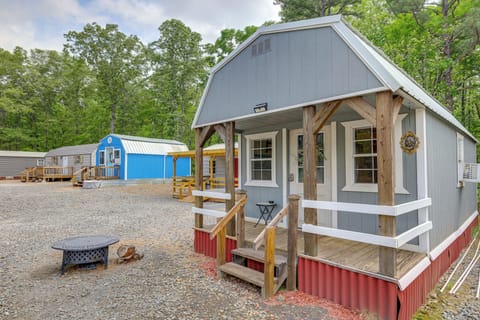 Higden Vacation Rental | Studio | 1BA | Stairs Required to Enter | 240 Sq Ft