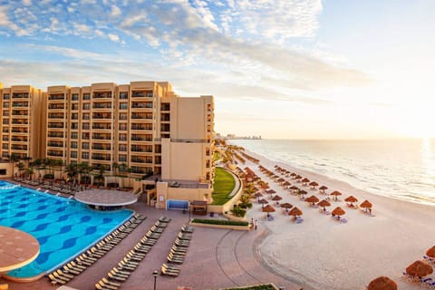 Great Resort right on the beach!