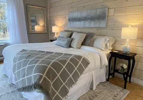 Room | Premium bedding, individually decorated, individually furnished