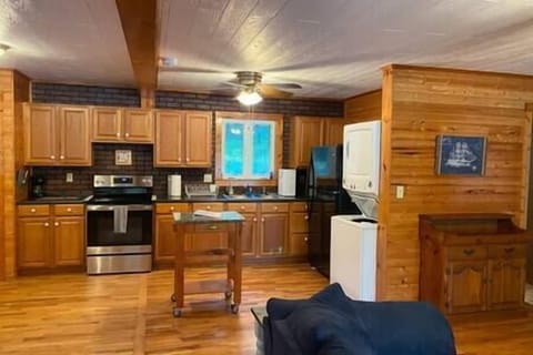 E6120a28 a837 40a4 b5c2 9b0ed3b51a38