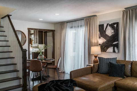 Entertainment in living room with dinning space 