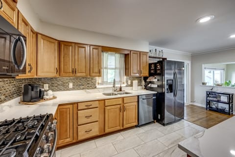 Gass stove with quartz countertops