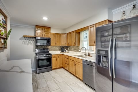 COFFEE Options! Keurig, Drip and Nespresso!