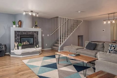 Gorgeous Spacious Living Room!