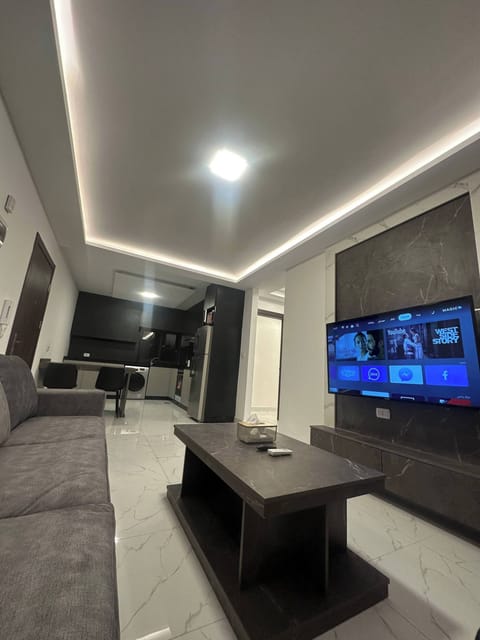 Apartment, 2 Bedrooms, Accessible, Smoking | Living area
