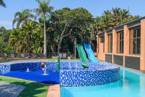 2 outdoor pools, sun loungers