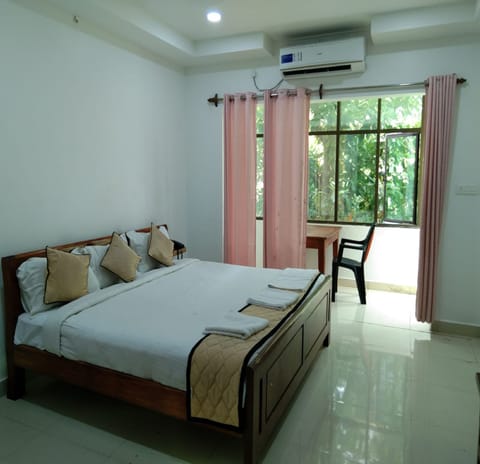 Executive Suite | 1 bedroom, Egyptian cotton sheets, premium bedding, desk