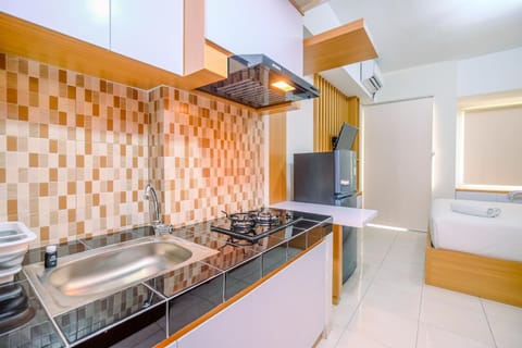 Studio | Private kitchen | Full-size fridge, stovetop