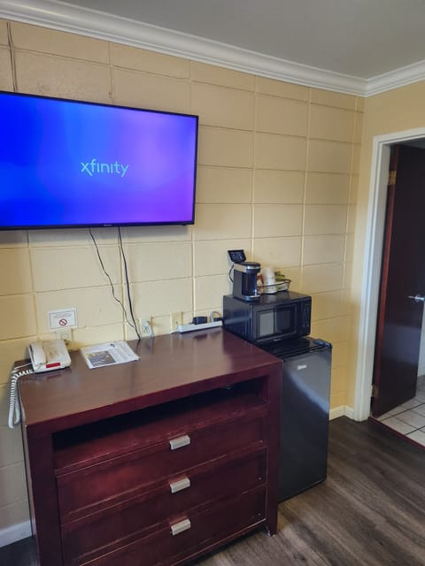 Premium bedding, iron/ironing board, free WiFi, bed sheets