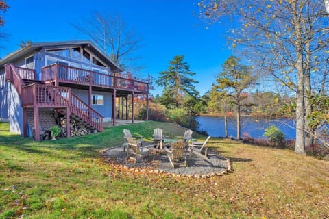View of the expansive deck and lakeside firepit from the rear