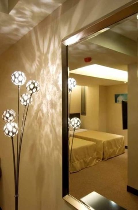Triple Room | Desk, blackout drapes, free WiFi, bed sheets
