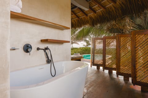 Panoramic Cabin | Bathroom | Combined shower/tub, rainfall showerhead, bathrobes, towels