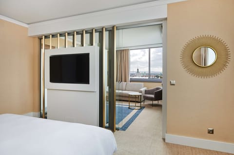 Junior Suite (High Floor) | Hypo-allergenic bedding, desk, laptop workspace, iron/ironing board