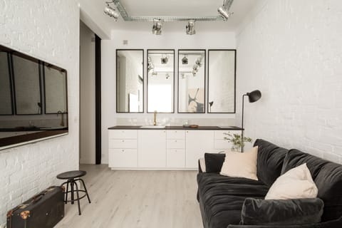 Design Apartment | Private kitchen | Mini-fridge, stovetop, coffee/tea maker, electric kettle