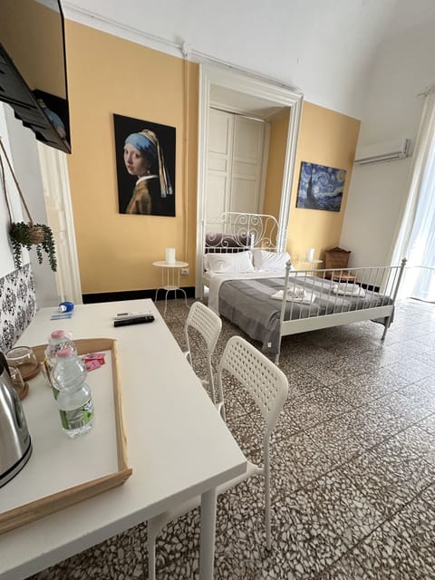 Comfort Room | Desk, iron/ironing board, free WiFi