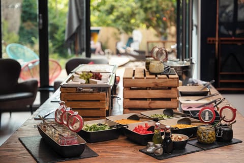 Buffet breakfast for a fee on weekends