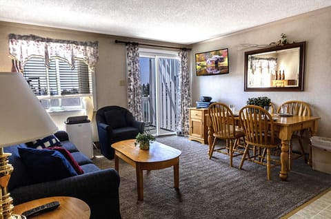 Welcome to Mountain Lodge 361 - a cozy place for perfect ski days in Snowshoe!