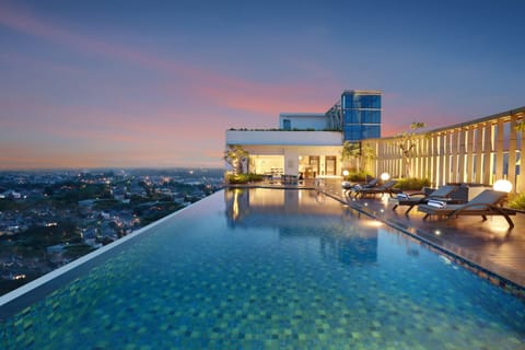 Outdoor pool, sun loungers