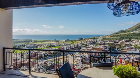 Private balcony overseeing the Pacific Ocean