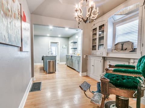 Imagine sitting in this chair with a glass of wine while you watch your husband make dinner. ;-)