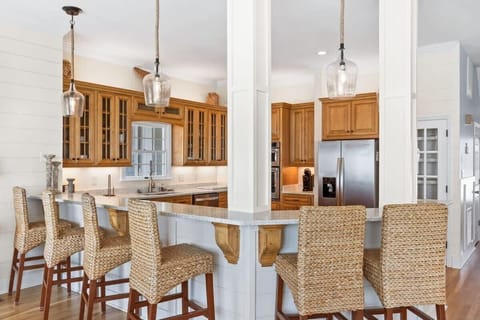 With 6 comfortable barstools, you can choose to dine at the bar area.