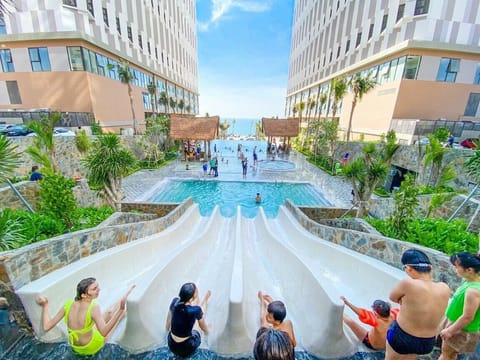 6 outdoor pools