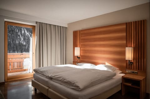 Double or Twin Room, Balcony | Minibar, in-room safe, desk, soundproofing