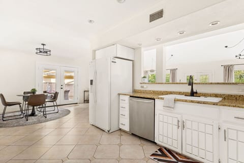 An electric oven, stove top, microwave, and dishwasher makes it a breeze to cook for a crowd.