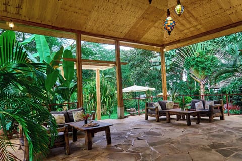 Lobby lounge