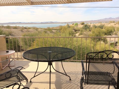 Deluxe Suite, 1 King Bed, Non Smoking, Lake View | Balcony