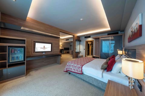 Premium bedding, minibar, in-room safe, desk