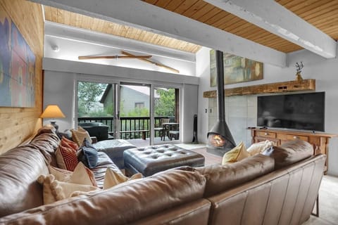 Welcome to the Harmony Hideaway, a place to relax and enjoy the World Class Ski resort that is less than .4 miles away.