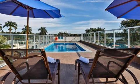 2 outdoor pools