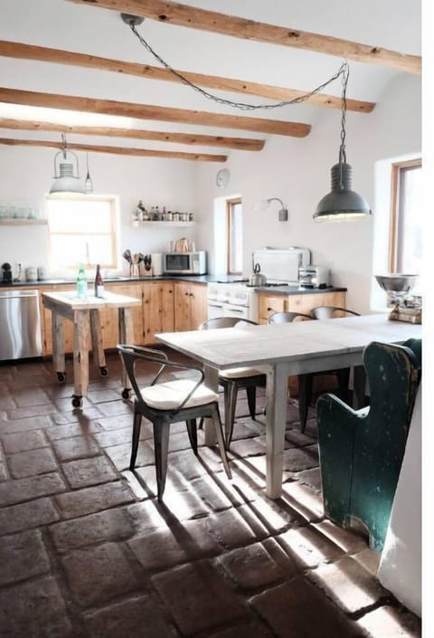 Dining table expands, and there's enough supplies to feed a crowd.