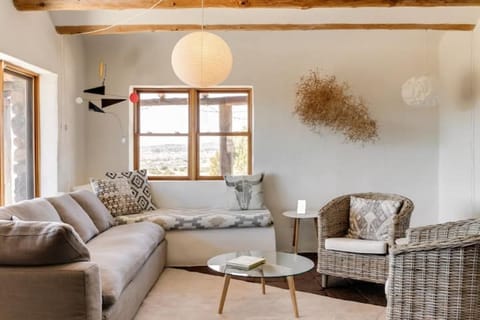 Living room, large & airy