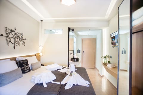 Luxury Double Room, 1 Bedroom, Non Smoking, Partial Sea View | Egyptian cotton sheets, premium bedding, individually decorated