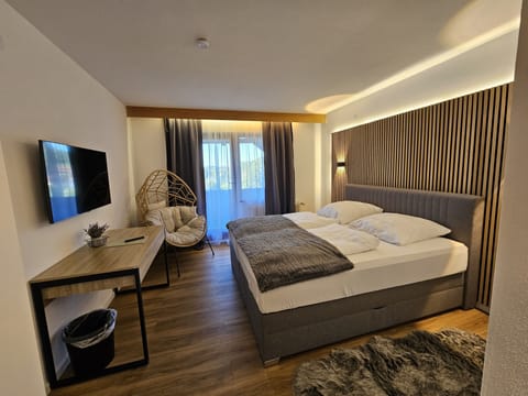 Comfort Double Room, 1 Queen Bed, Balcony | Desk, laptop workspace, free WiFi, bed sheets