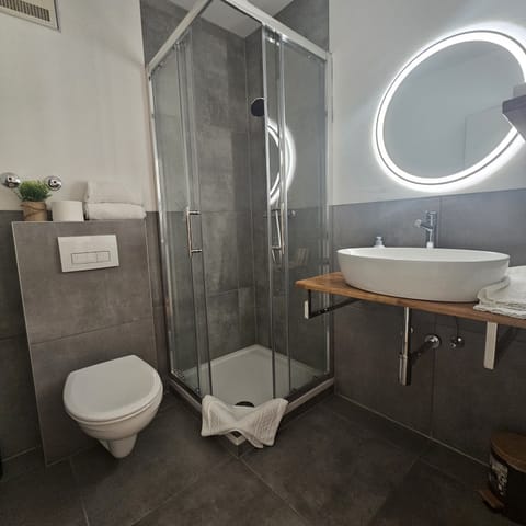 Shower, towels, soap, shampoo