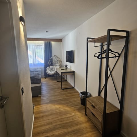 Comfort Double Room, 1 Queen Bed | Desk, laptop workspace, free WiFi, bed sheets