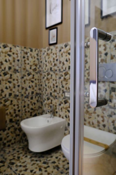 Standard Room | Bathroom | Combined shower/tub, hair dryer, slippers, bidet