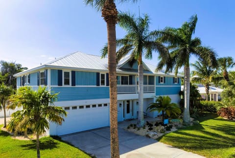 Huge Holmes Beach home