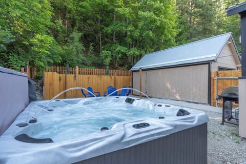 23 web or mls 547 burke rd
